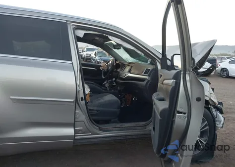 2016 Toyota Highlander Xle V6 z USA, uszkodzony, nr VIN 5TDJKRFH9GS277026